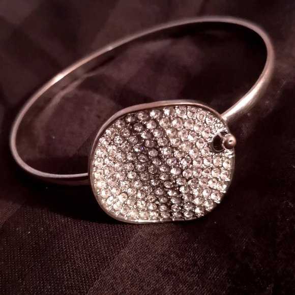 unknown Jewelry - Silver tone rhinestone bracelet 🧱🔥